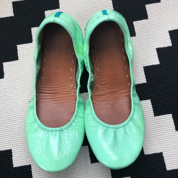 Mint Patent Leather Tieks - Picture 2 of 7